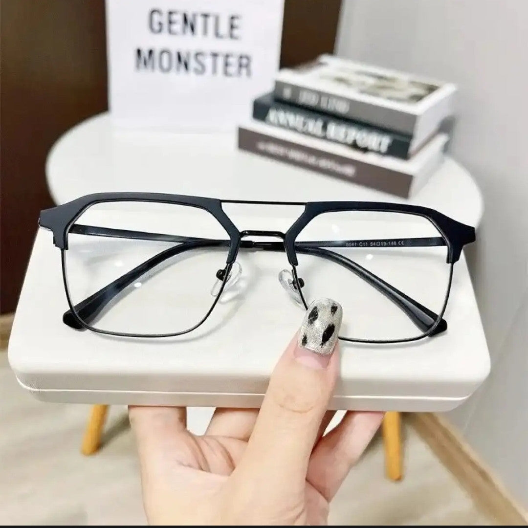 Photochromic eyeglass